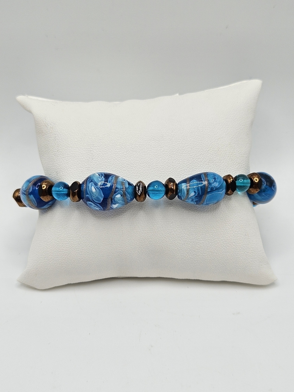 VINTAGE Blue and Gold Tone Swirl Glass Beaded Bracelet Toggle Clasp Close